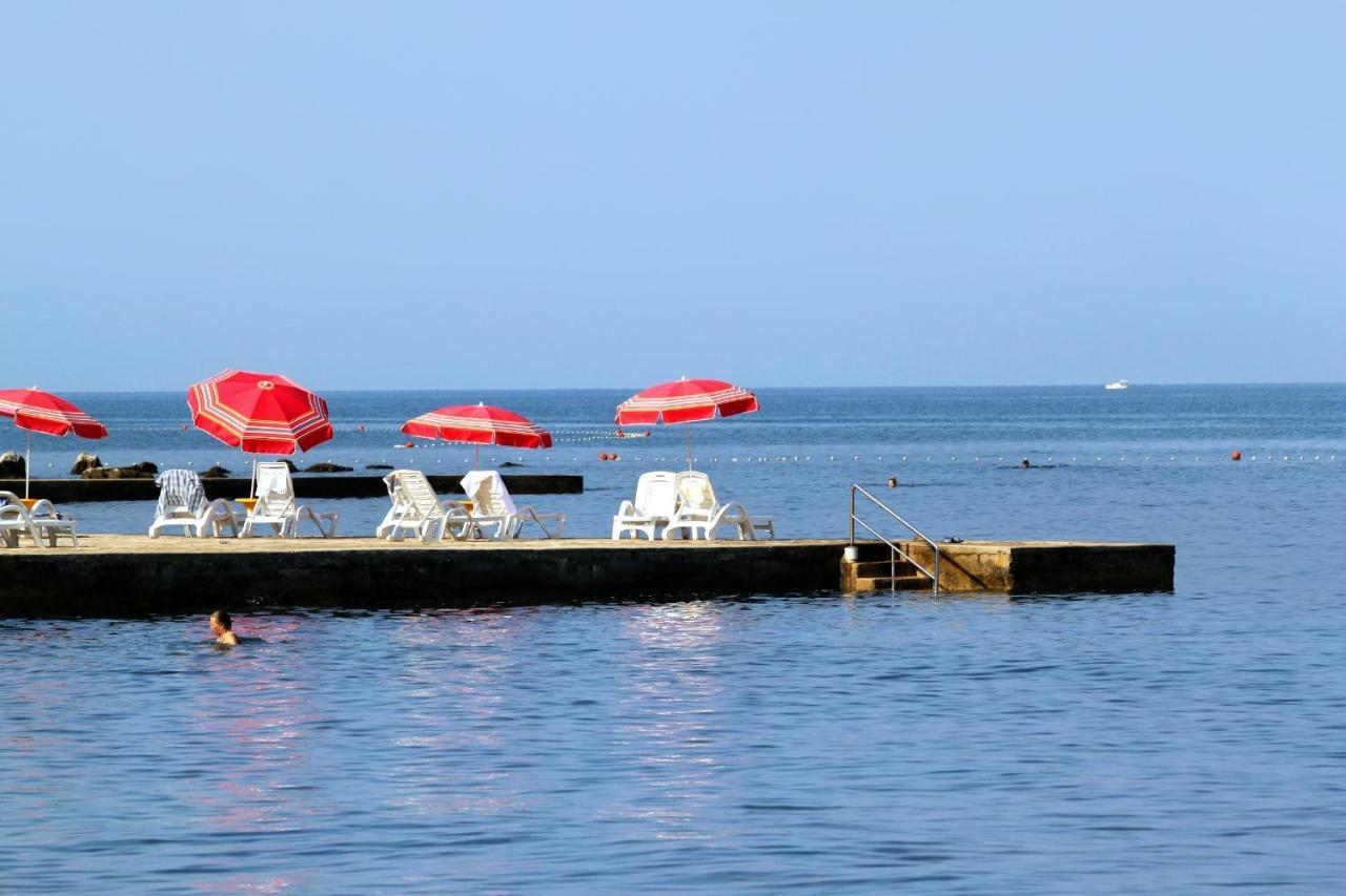 Apartments With A Parking Space Umag - 7094 Экстерьер фото