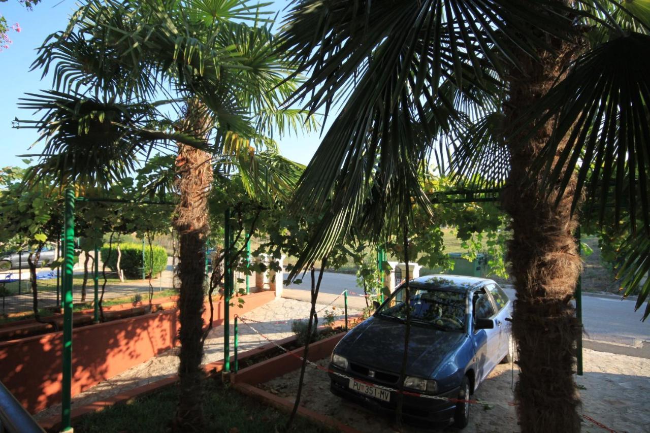 Apartments With A Parking Space Umag - 7094 Экстерьер фото