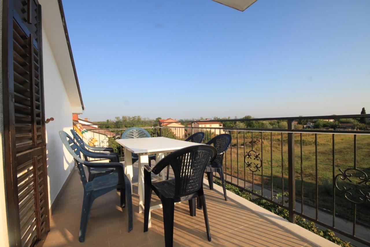 Apartments With A Parking Space Umag - 7094 Экстерьер фото